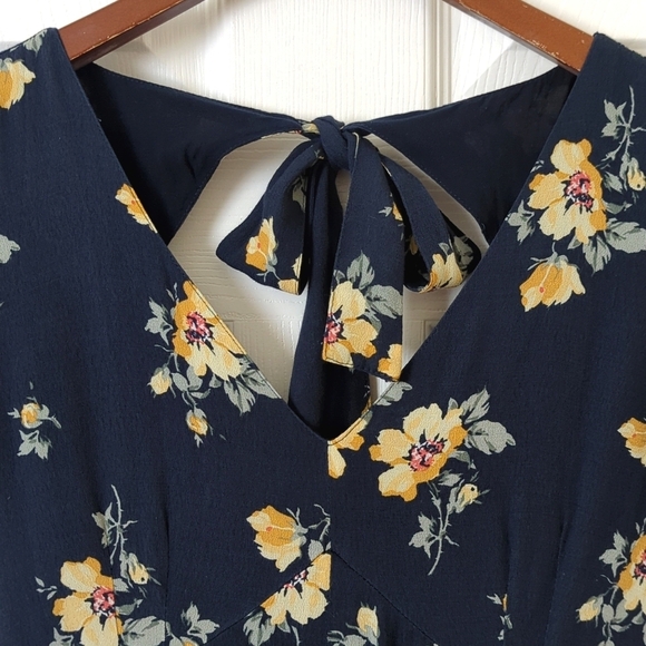 Abercrombie & Fitch Floral Tied Back Cropped Straight Wide Leg Jumpsuit Navy M - Picture 3 of 15